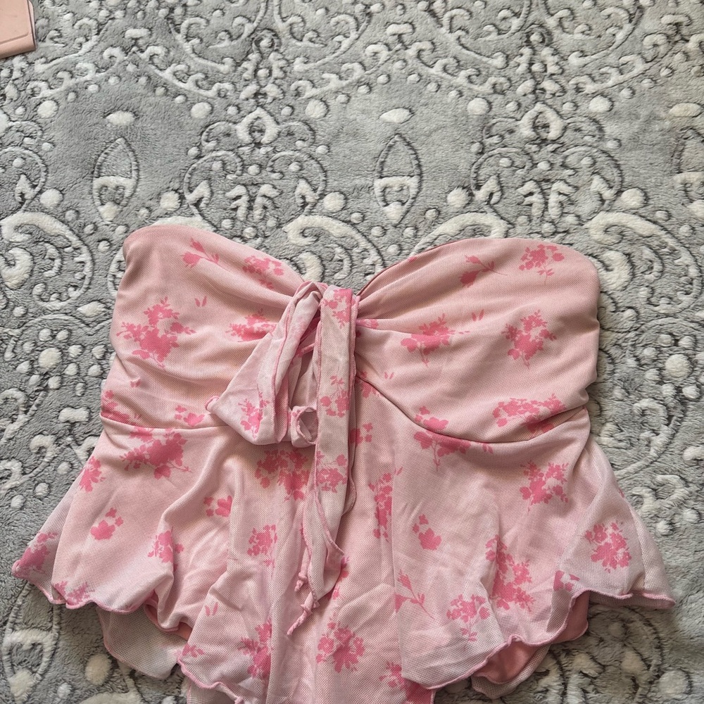 SHEIN Light Pink Floral Strapless Crop Top
